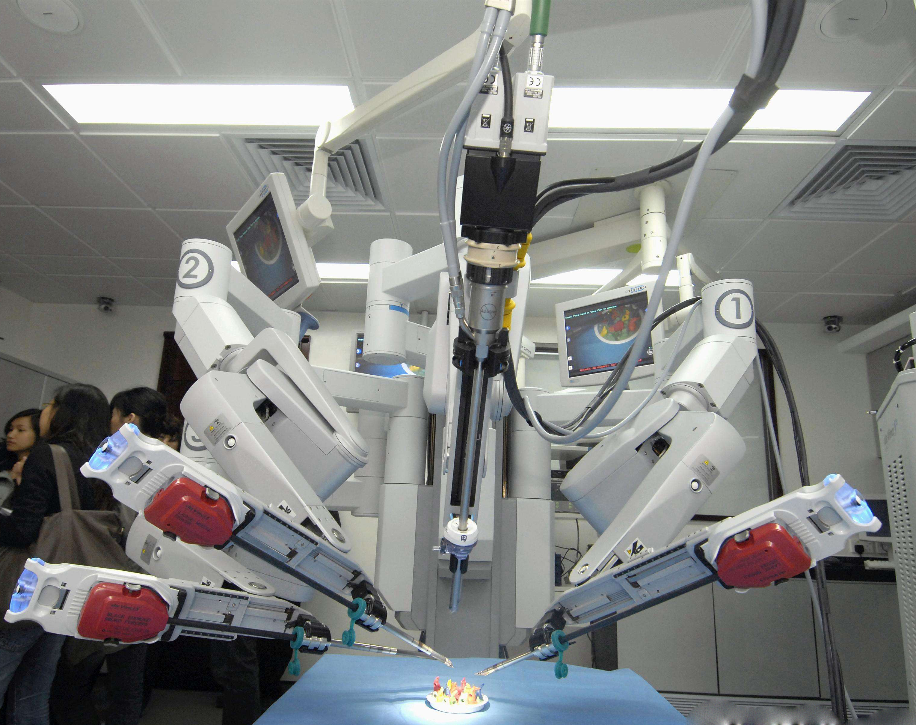 瑞士使用手术机器人完成人工耳蜗植入手术