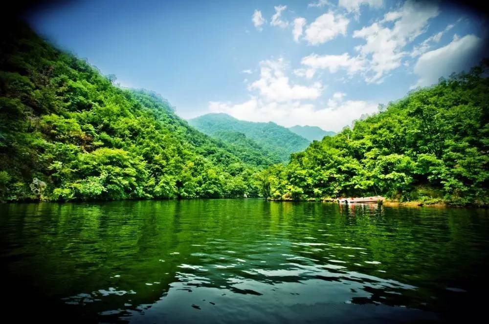 瀑激清溪湖色幽,山美水秀雲海流,河南這處美景,用春天這支畫筆描繪出