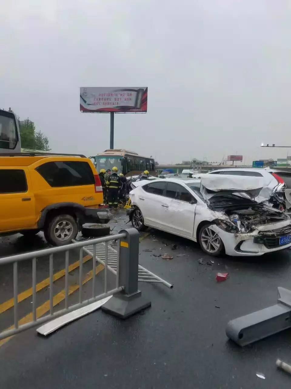 四川今天刚发生的车祸图片