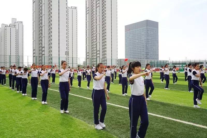 运动·快乐——记长城学校首届春季运动会