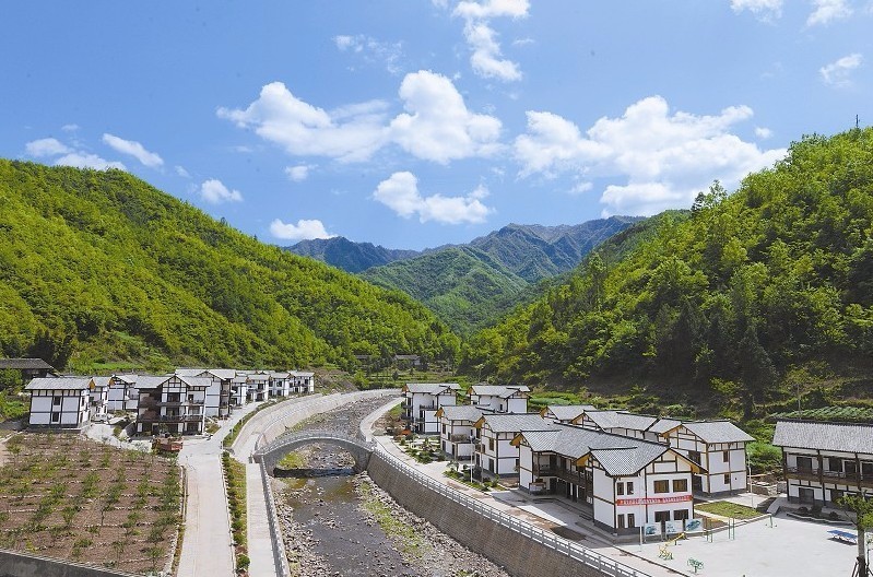 省级"四好村 通江县木关坝村"掉角"村的富村山居途