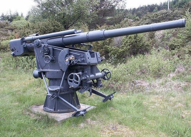 和强大的防空能力,很多人认为,88毫米高射炮是二战最强火炮
