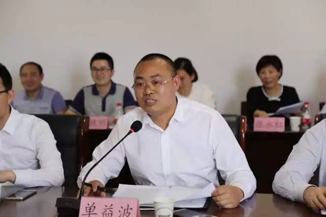 永丰镇党委副书记,镇长单益波随后,在永丰镇会议室召开乡贤工作座谈会