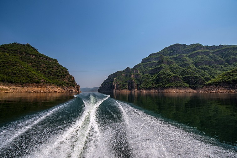 孤山峡孤山峡孤山峡八里峡八里峡八里峡崖壁上聚居着各种鸟类八里胡同