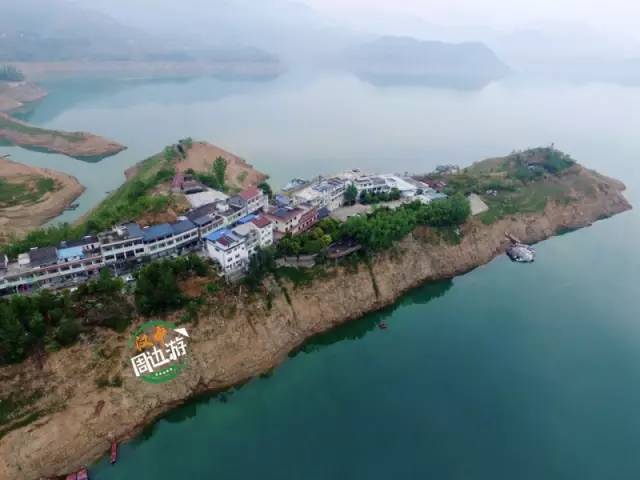 坐游艇,登湖岛.