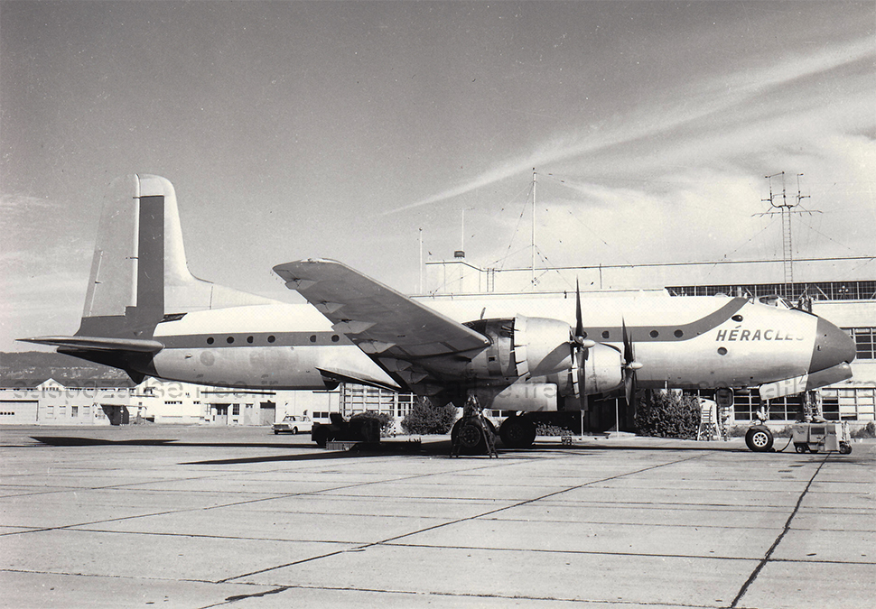 c74运输机图片