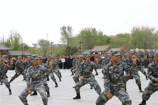 吉木萨尔县举行党政军警兵民反恐维稳誓师大会