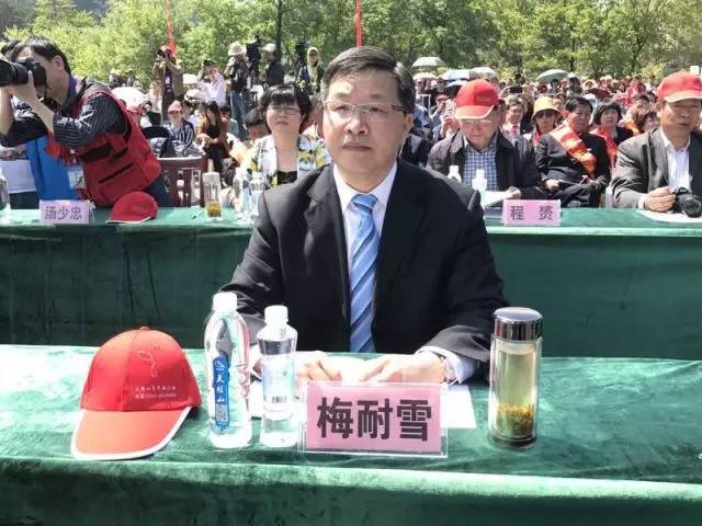 潜山县县长梅耐雪接受腾讯采访以天柱山为核心打造旅游通达圈