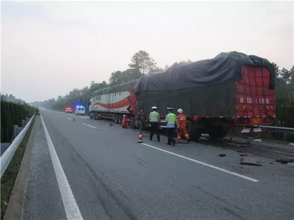 赣州高速发生惨烈车祸造成一死一伤