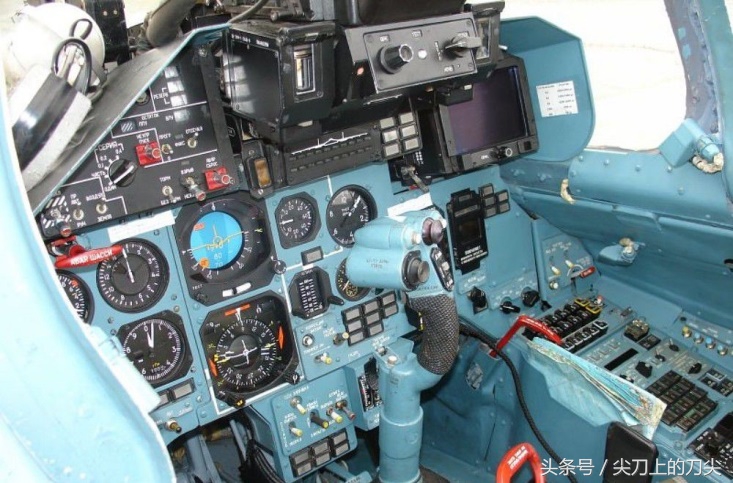轰5轰炸机驾驶舱图片图片
