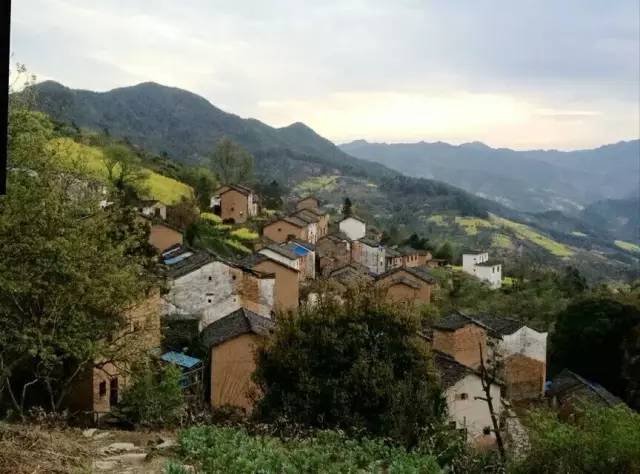 歙县乡村旅游扶贫重点村岔口湖岭鲍家汰土楼