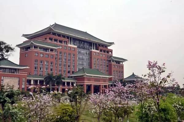 华南农业大学钟楼图片