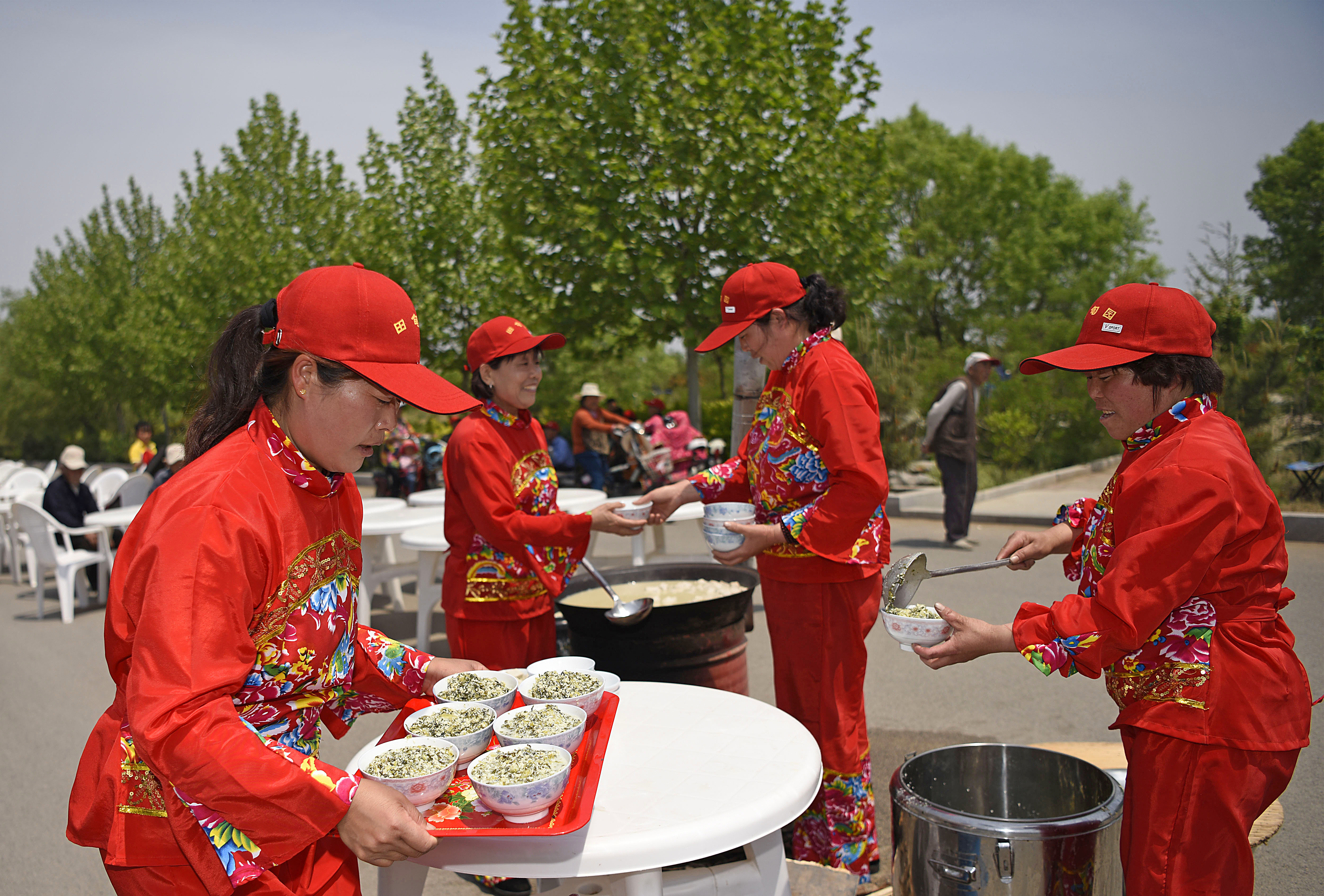 山村煎饼节演绎舌尖上的乡村美食 免费品尝还管饱