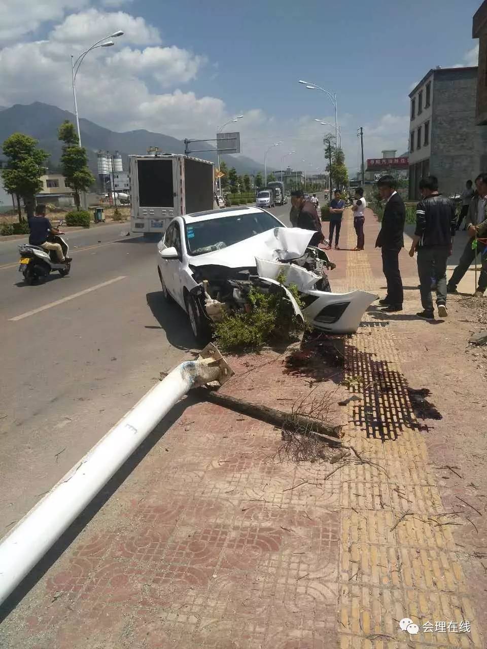 车祸今日会理发生一起悲惨的车祸内附视频