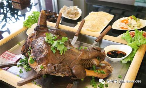 牛头宴牛头自然是关注的焦点,在食用的时候也会配上其他牛肉菜肴,这才