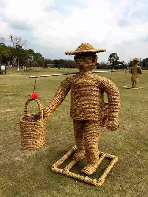 只有你想不到没有成精的稻草人做不到的造型苏州太湖国家湿地公园湿地