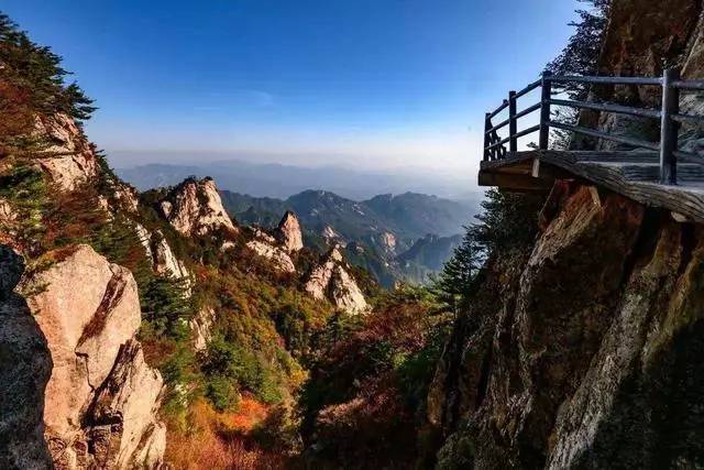 雲海是堯山風景區重要氣象景觀,在堯山海拔1800米以上的地方,看雲海最