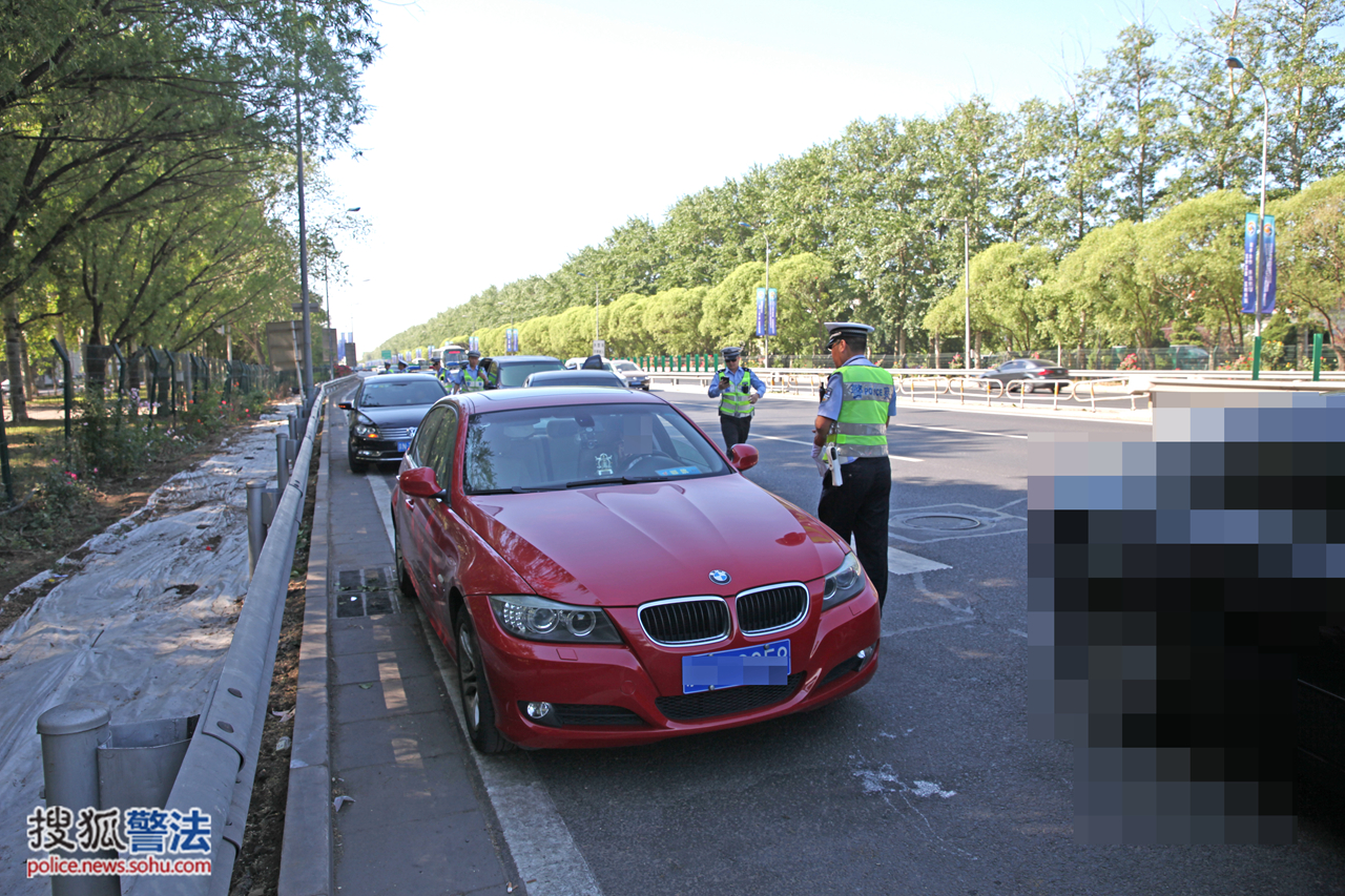 為省停車費大巴司機高速路違停被扣12分丟飯碗