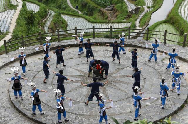 贵州水族铜鼓舞图片
