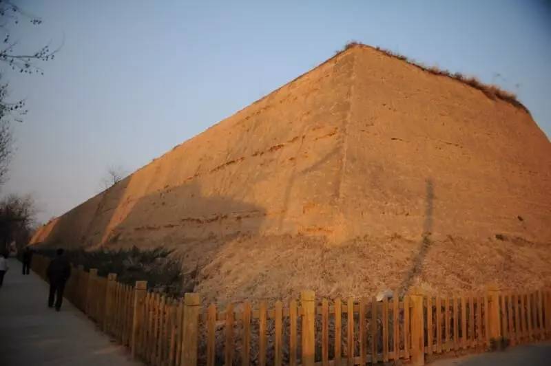 西宁古城墙遗址图片