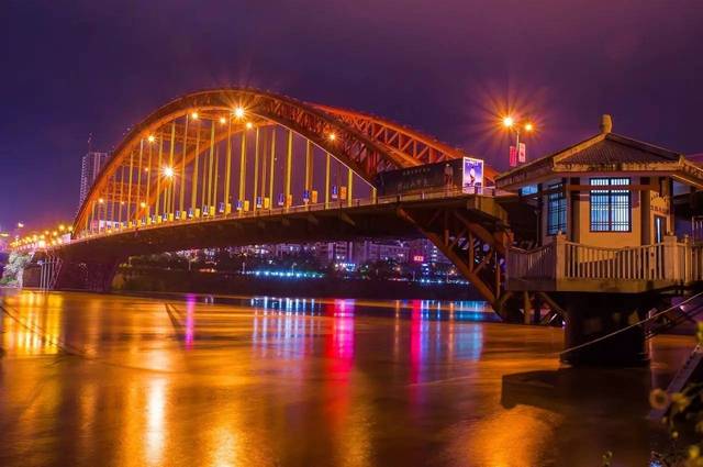 ▼戎州桥2016年国庆期间,长江大桥被更名为万里长江第一桥