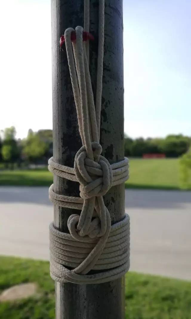 绳子绕柱子打结图片