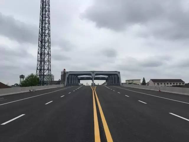 建了三年,海盐沈荡大桥昨天终于正式通车了!