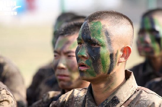 迷彩脸武警部队图片