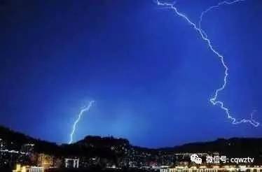 昨夜万州电闪雷鸣狂风暴雨多人半夜被吓醒你受惊了吗附独家视频