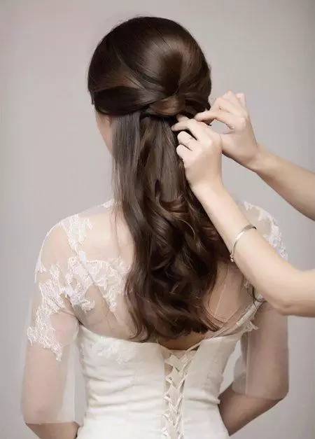 2款新娘盘头发的方法教程卷发盘发最显大方气质
