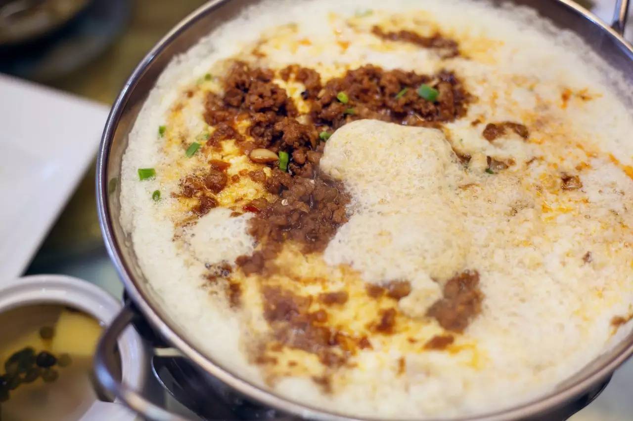 黄豆的乳香,原始的风味,爱它的人可以一锅合渣配一大碗米饭吃得哧溜