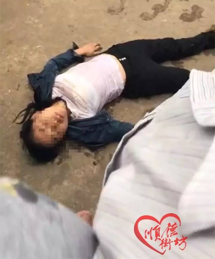 随后现场的救援人员马上到事发河段将女子营救上岸