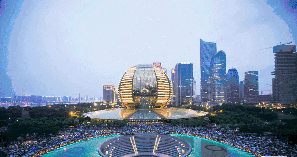 杭州网红钱江新城大金球斥百万打造2000㎡水晶花园,仅花22小时!