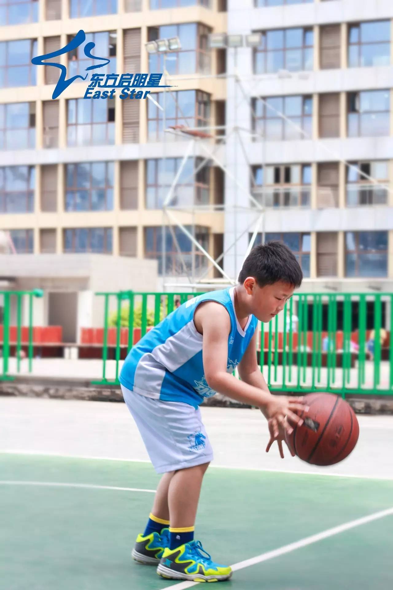 邱新宸打篮球的男生本身就很帅