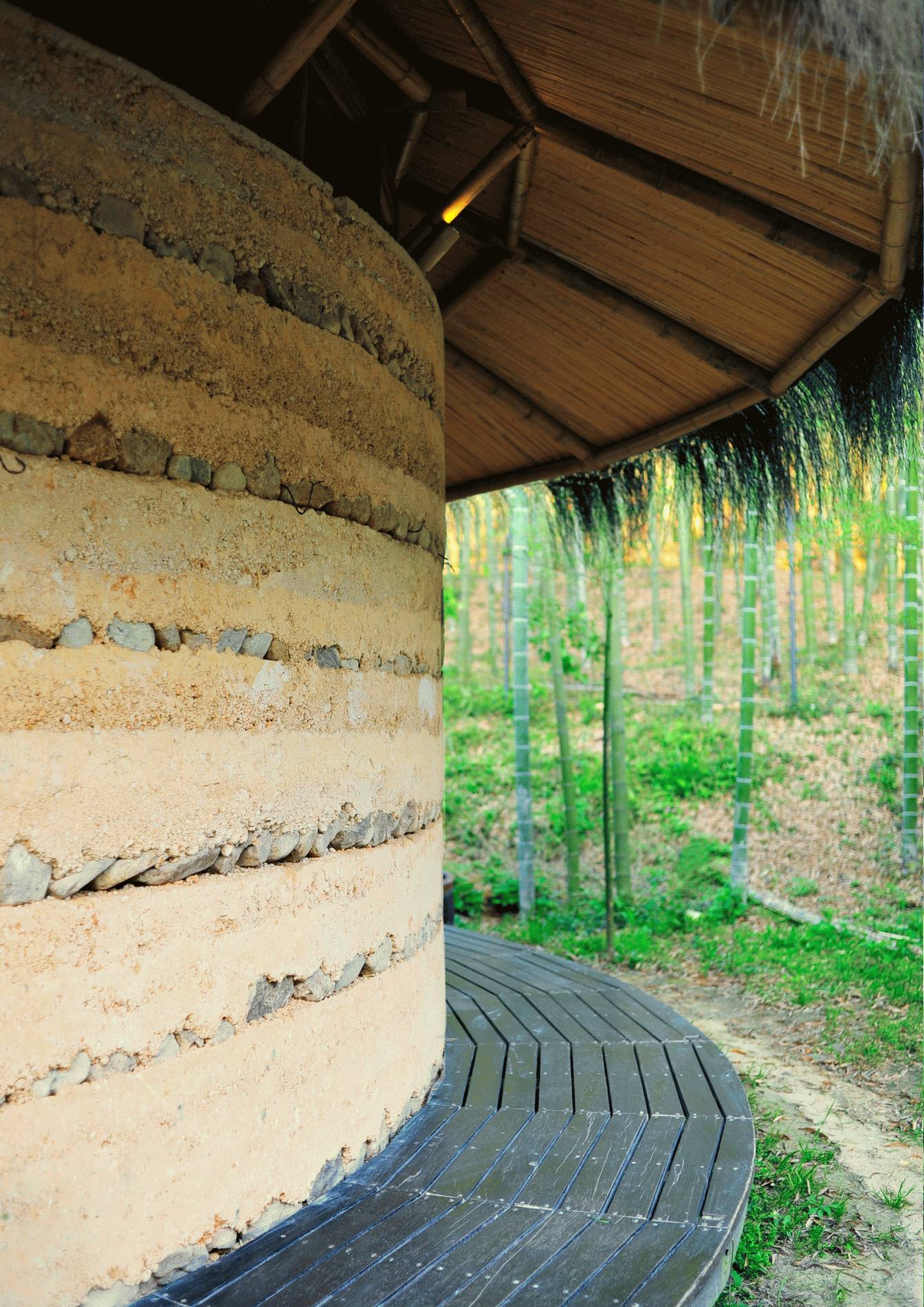 陶艺馆采用传统夯土墙做法