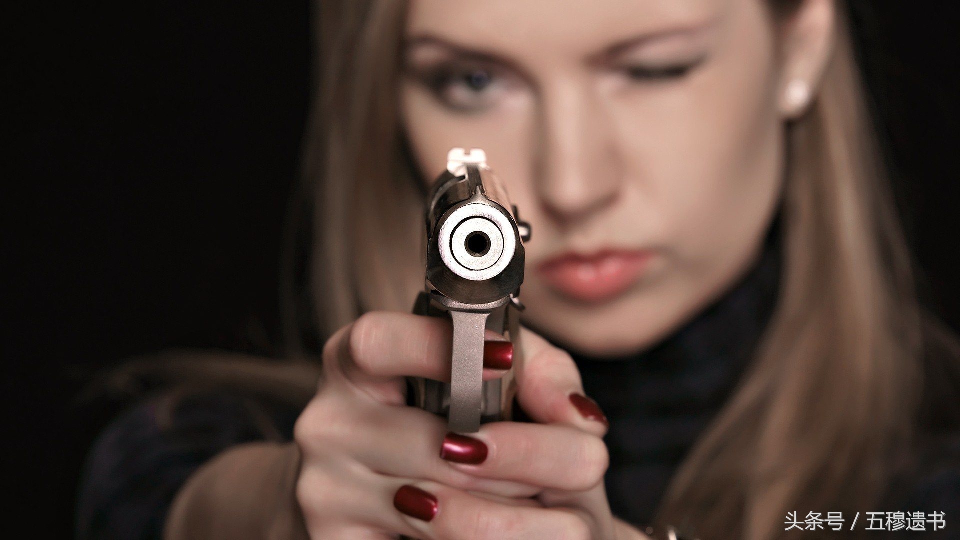 拿枪的女人霸气图片图片