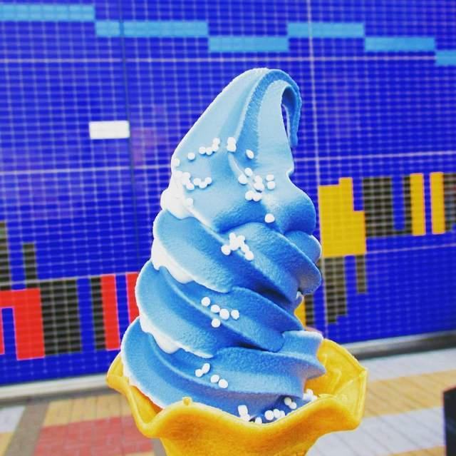 显色以及加上滤镜等等,让有些人拍摄的鲸鲨冰淇淋又会比灰蓝色还要蓝