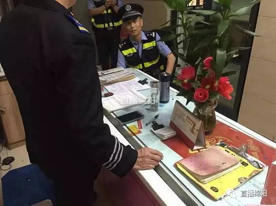 社會 正文假警察雖有一身行頭,但其行事方式和公安機關辦案程序有諸多