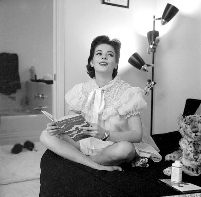 好莱坞甜心娜塔莉·伍德在50年代拍摄的一组黑白照片