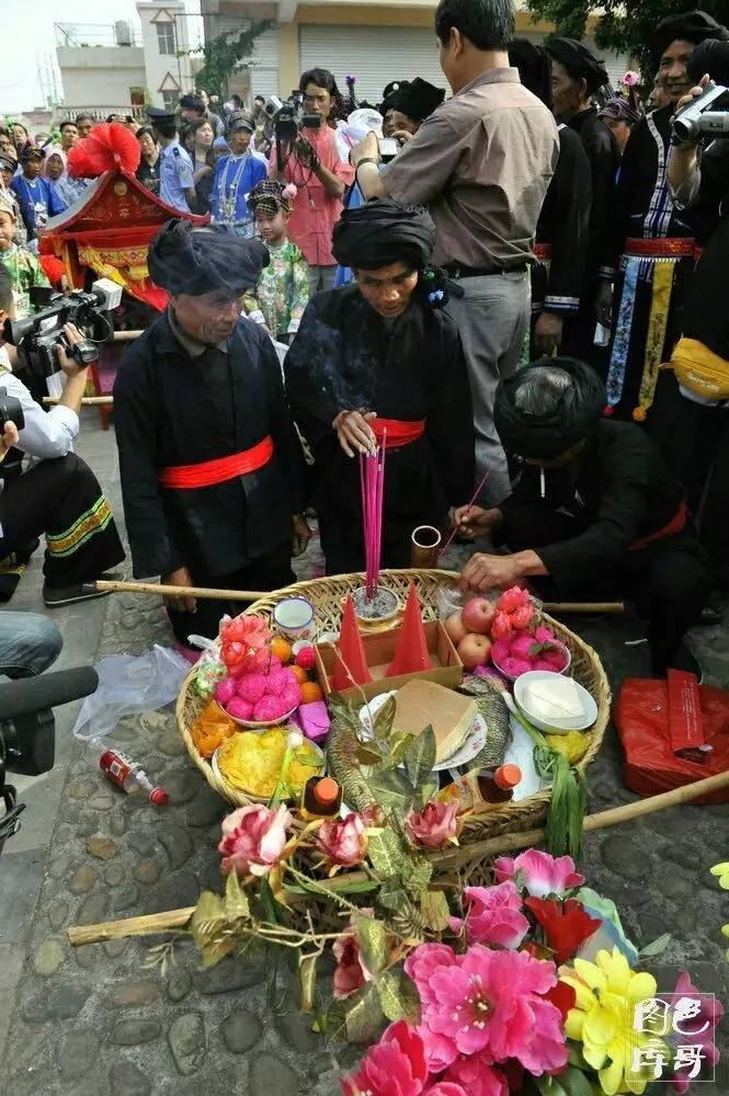 文山广南万人接皇姑场面震撼