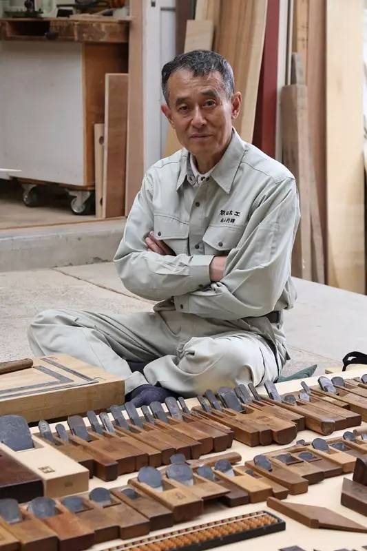 秋山利辉27岁时开办的"秋山木工"会社是日本木工行业的圣殿.