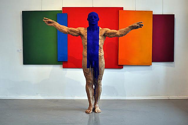 液体艺术系统:异教徒的男性裸体雕塑很晦涩