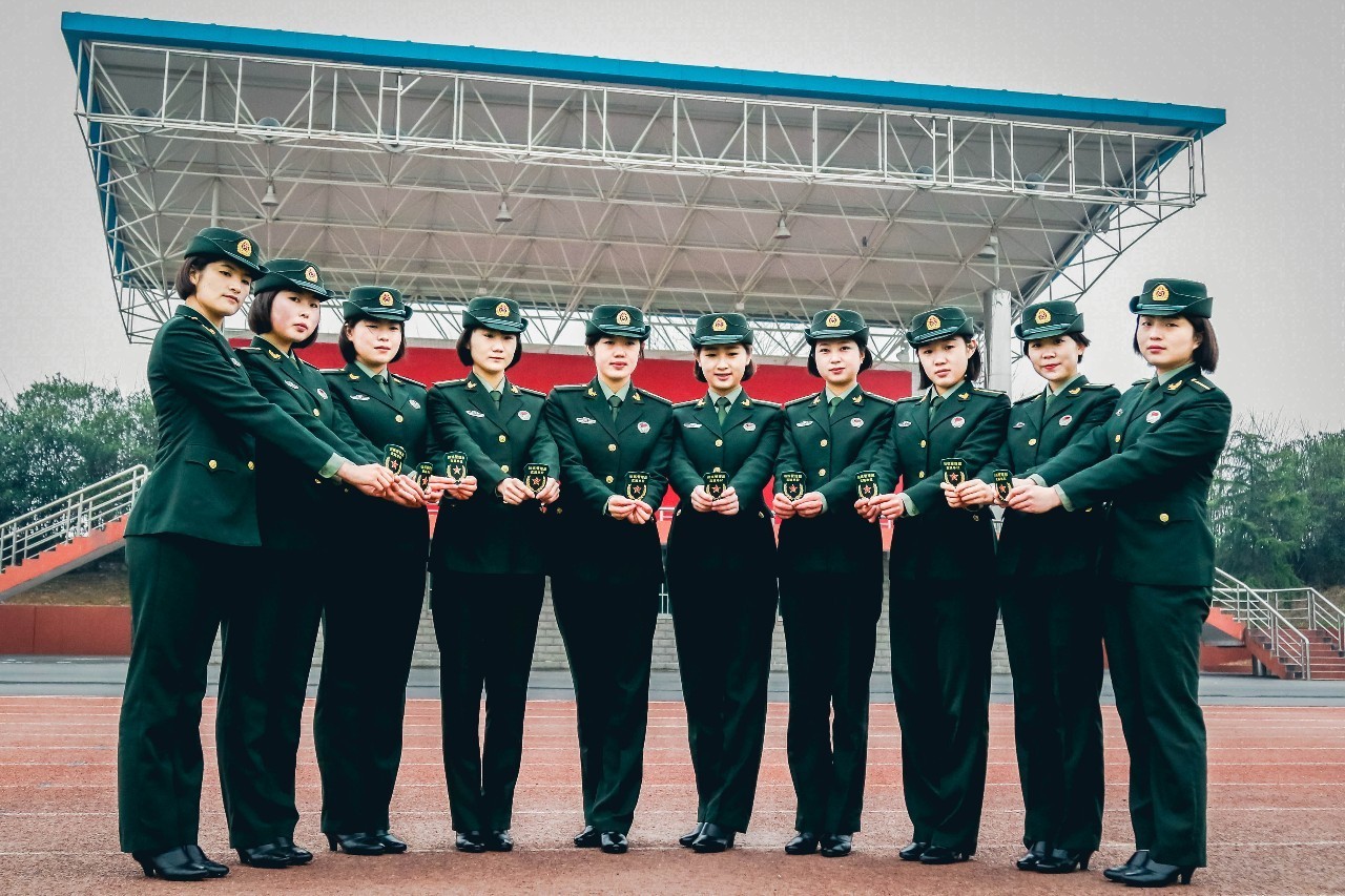 中国女兵照片当壁纸图片
