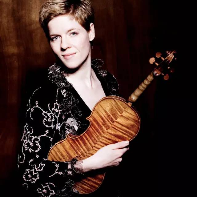 伊萨贝拉.福斯特(isabelle faust 是这个时代最顶尖的小提琴家.