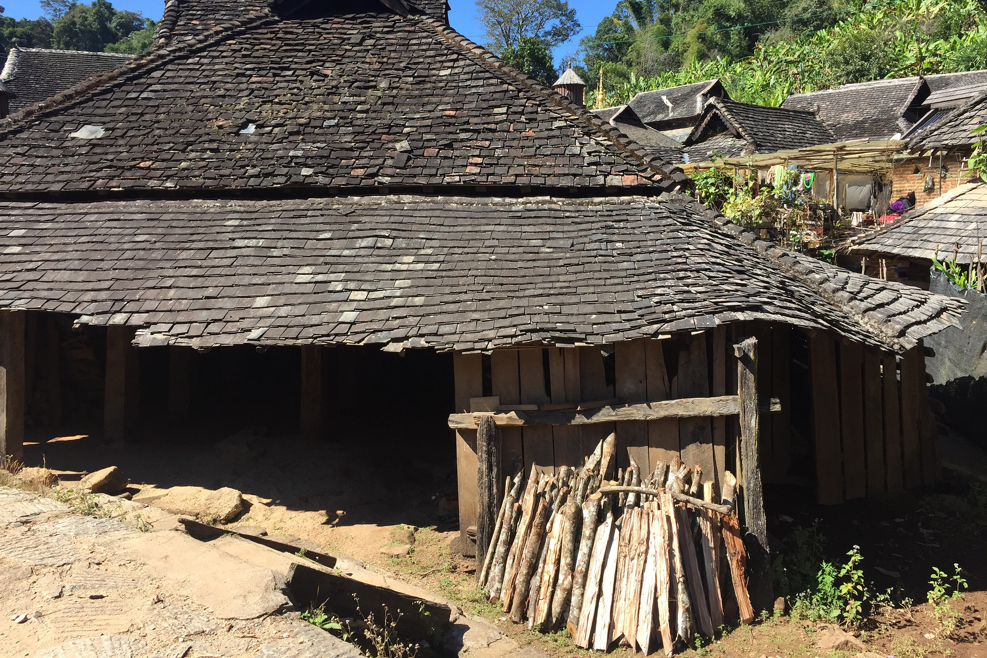 翁基藏匿在世外茶林中的布朗村寨