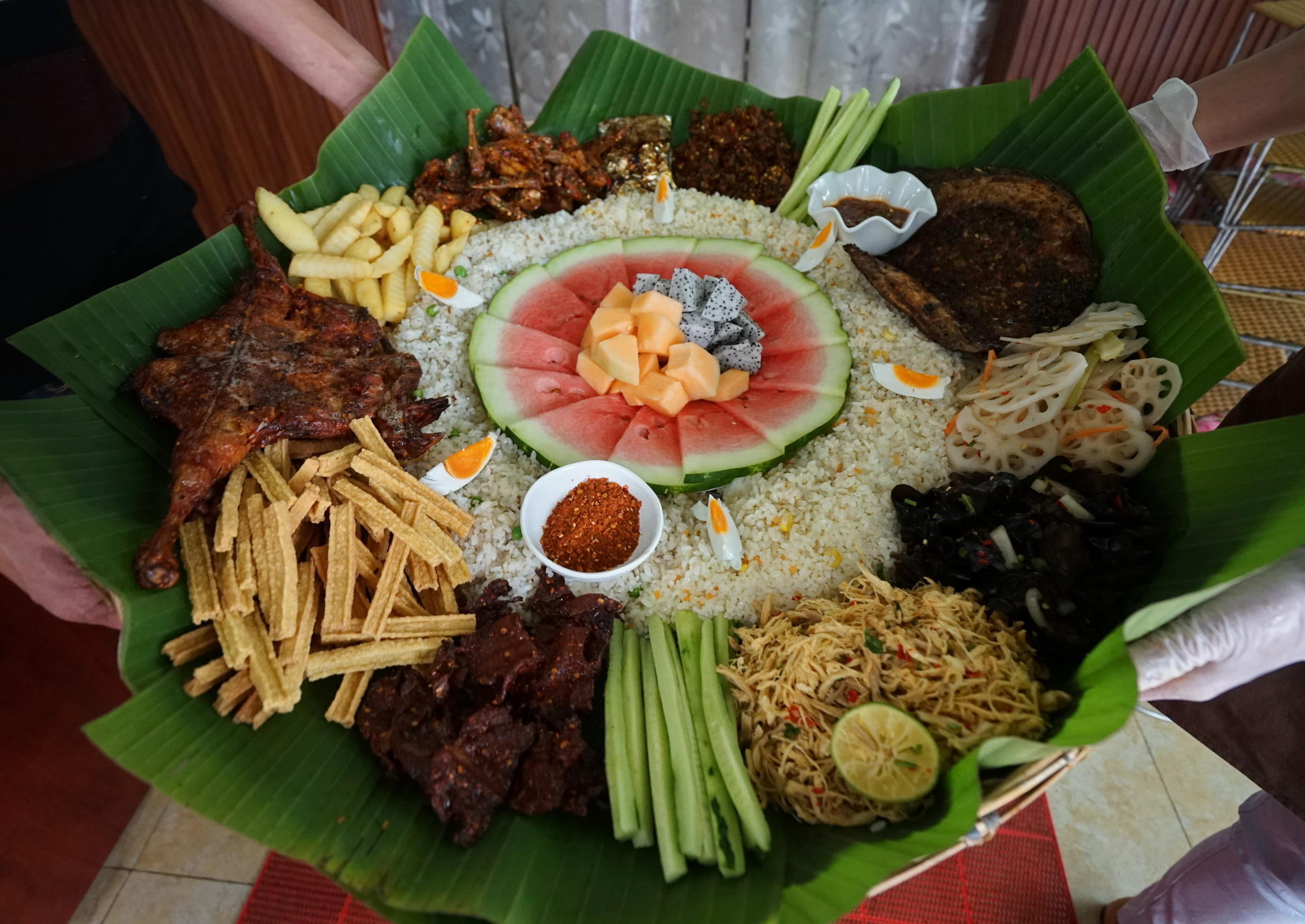 大理吃到上手的美食:傣味手抓饭,还是清真的