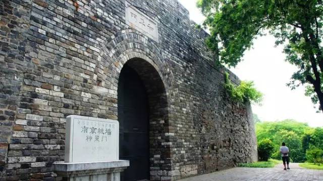 1,明城牆線:和平門(神策門公園)—大樹根(玄武湖隧道口)—玄武門