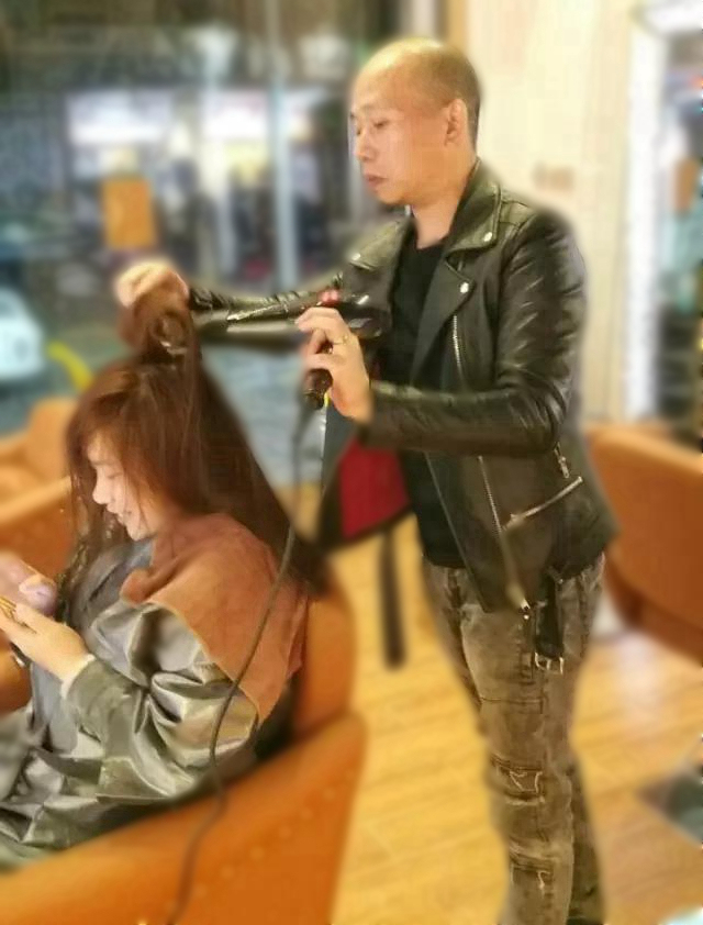劲著名魔术师刘谦的御用发型师竟是新兴人他来新兴开店啦快约