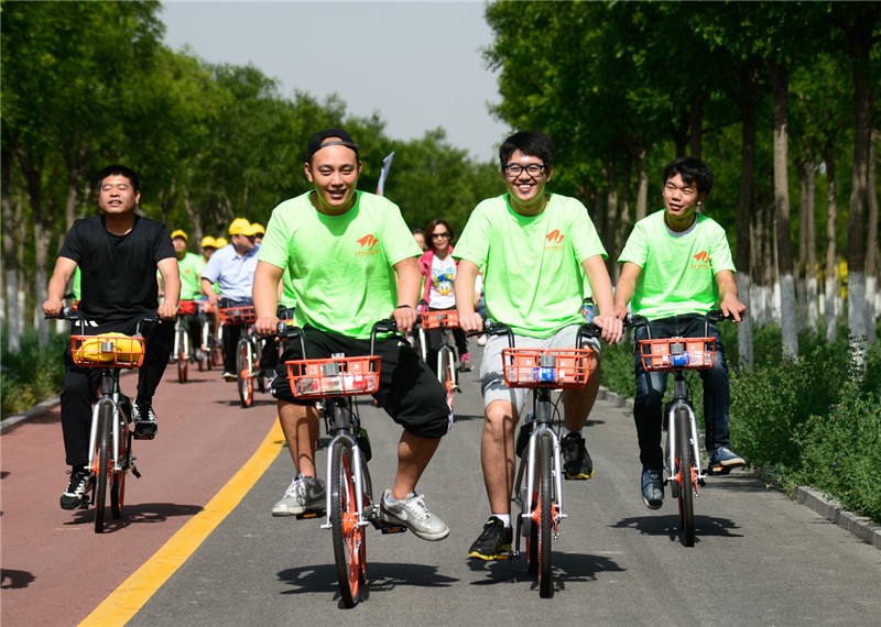 東湖公園相伴美景在車輪下一點點展開,像幅真實山水畫看得小編心癢癢