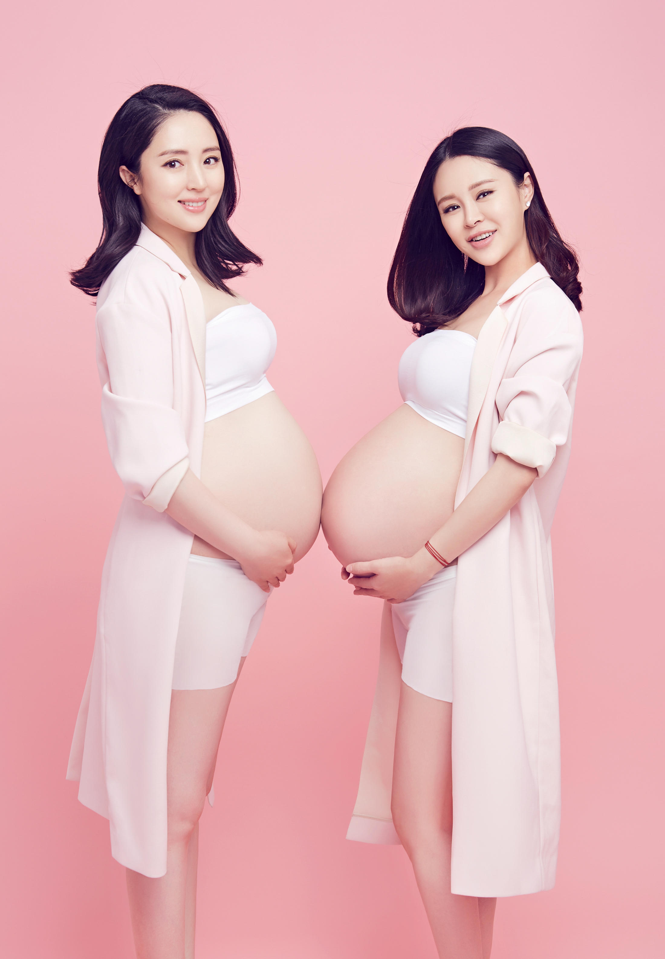 董璇关悦写真合影美照,即使在怀孕期间,她们也是会想着彼此,让人羡慕